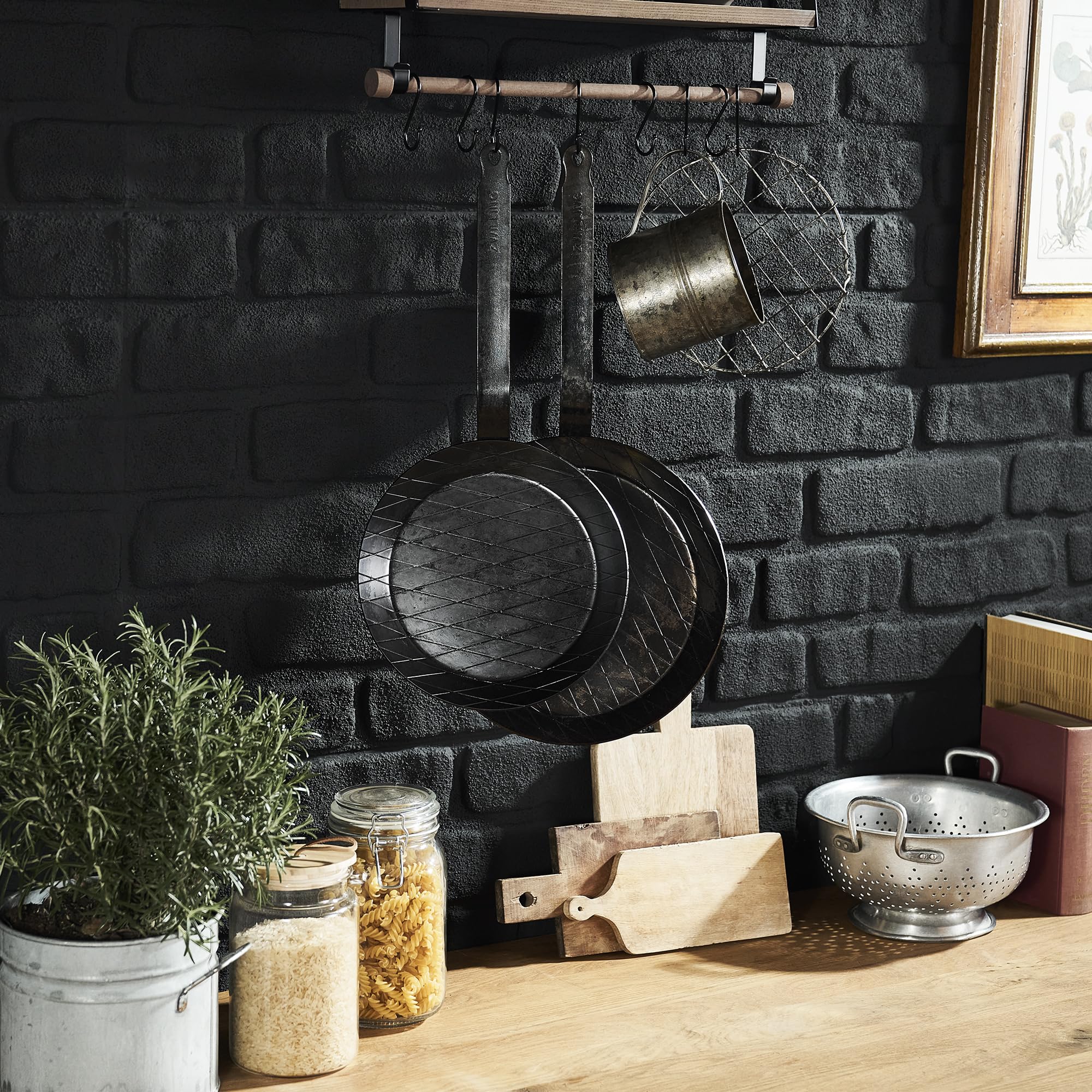 ZWILLING Forged 11-inch Carbon Steel Fry Pan - Image 9