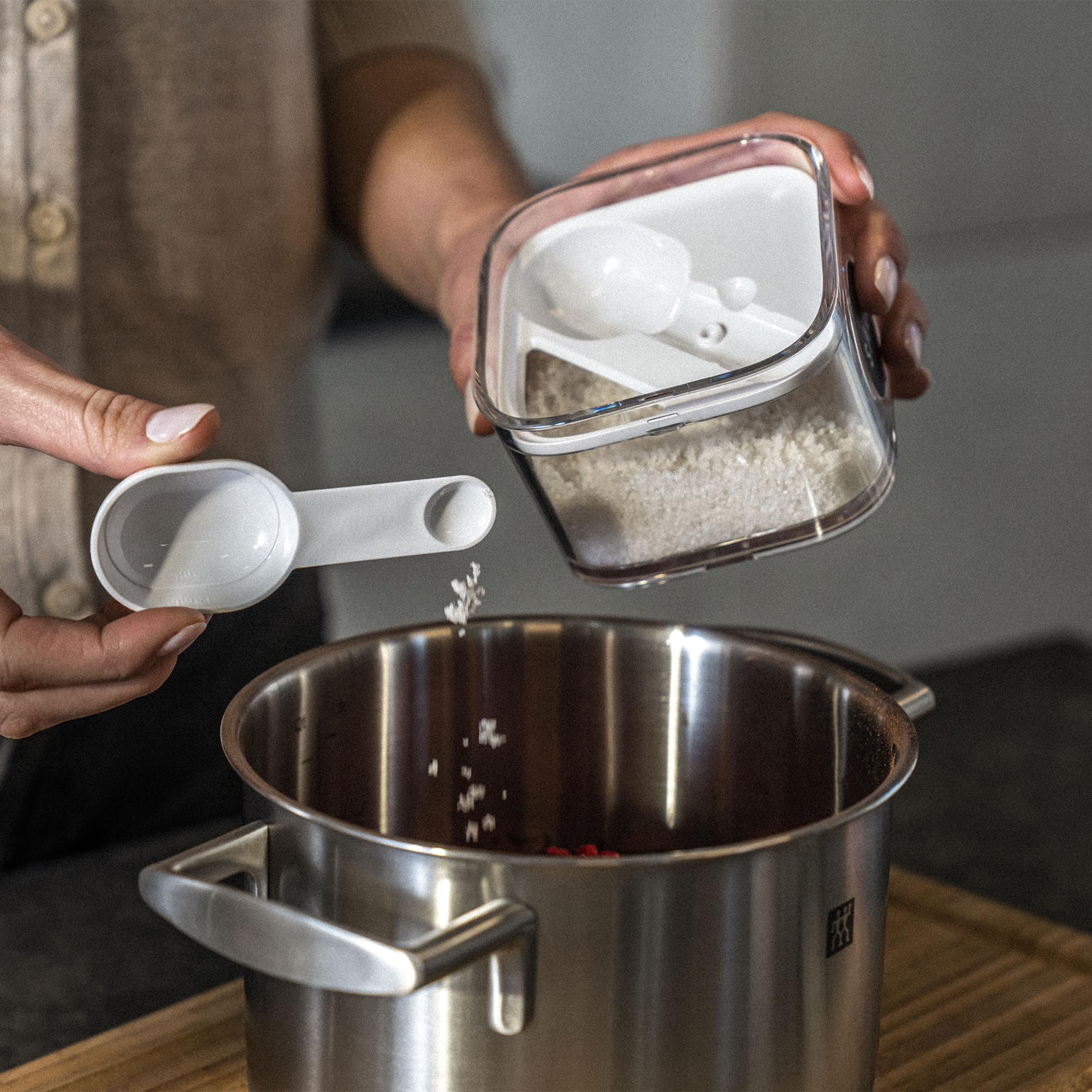 ZWILLING Fresh & Save Cube Insert with Measuring Spoon - Small - Image 3