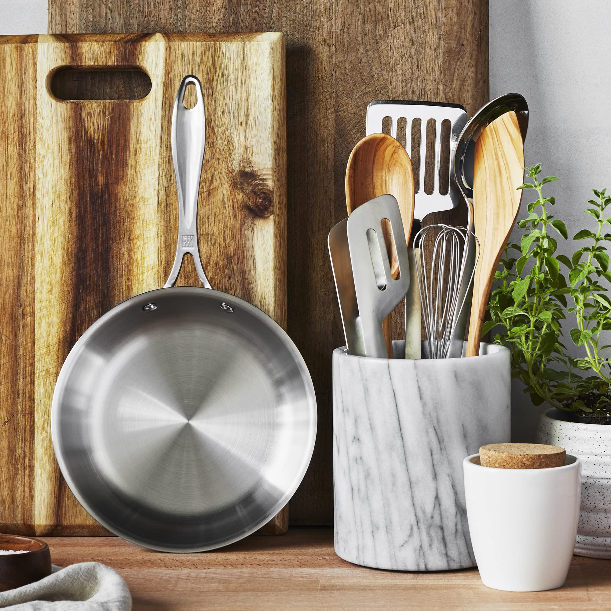 ZWILLING Spirit 3-ply 8-inch Stainless Steel Fry Pan - Image 4