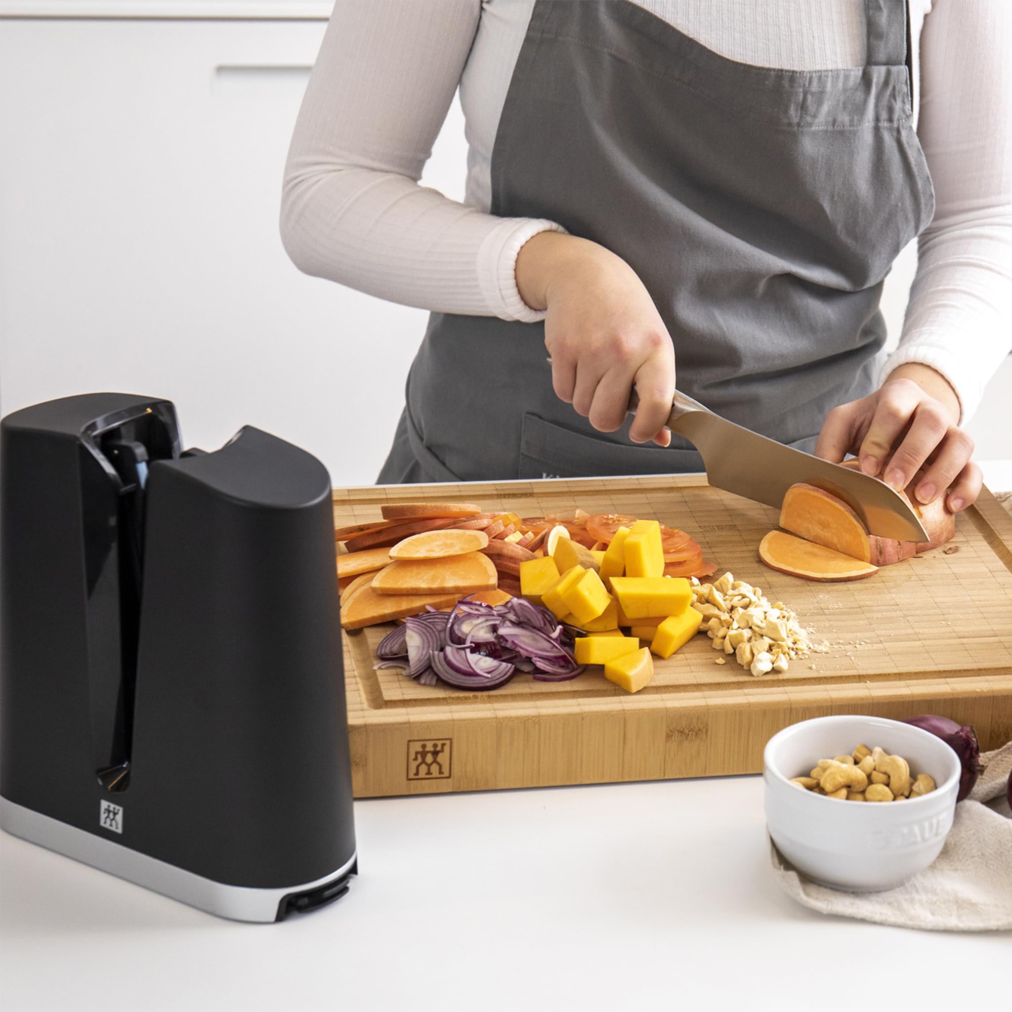 ZWILLING V-Edge Professional Knife Sharpener, for both Western and Japanese Blades, Black - Image 6